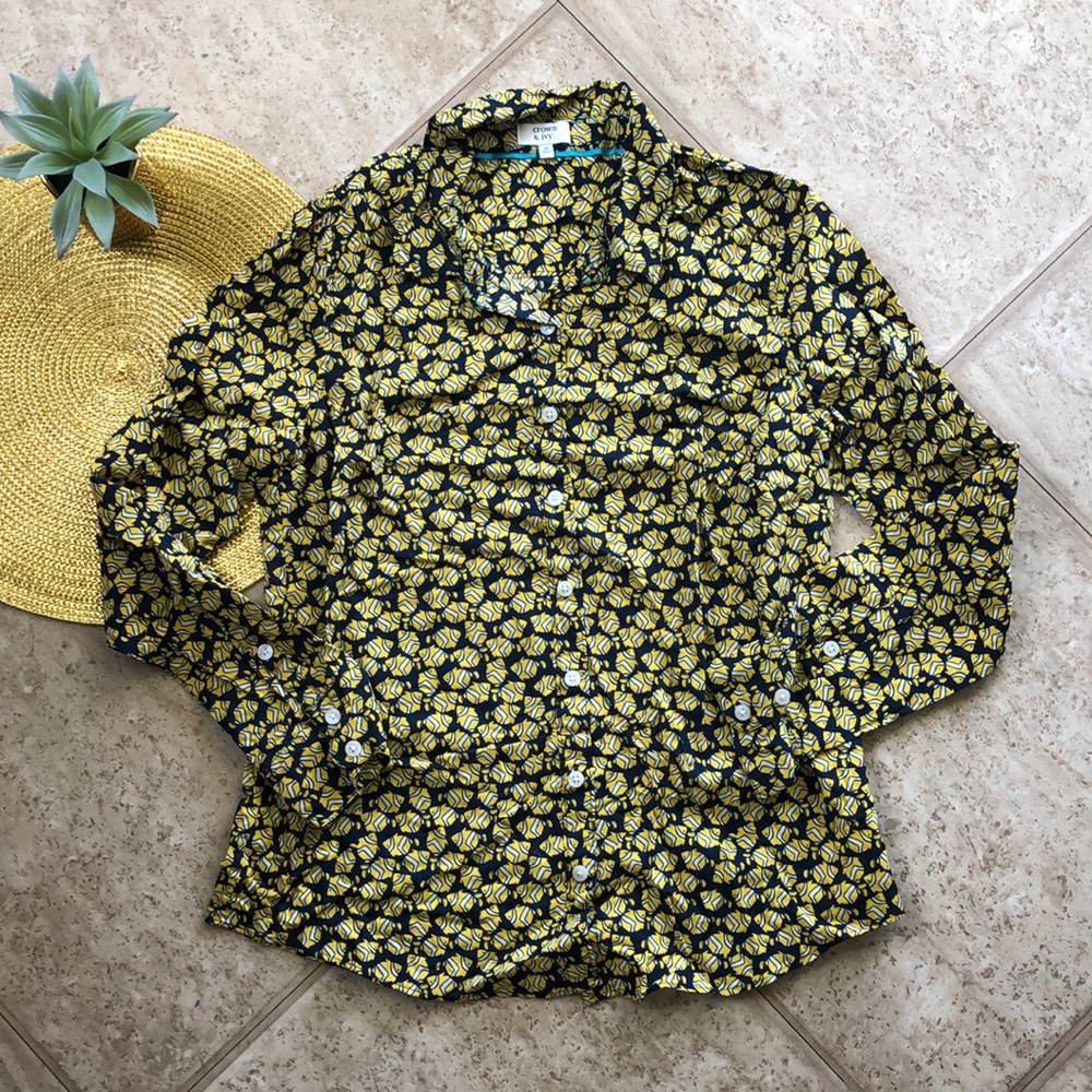 Crown & Ivy clownfish print button down, size M